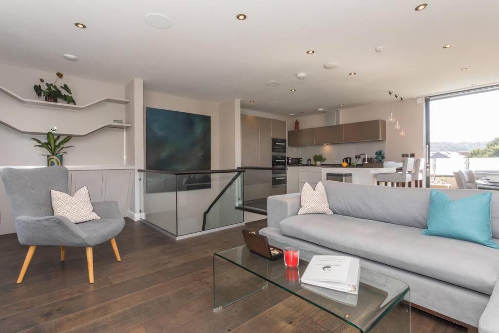 Stylish Penthouse Apartment With Hot Tub باث المظهر الخارجي الصورة